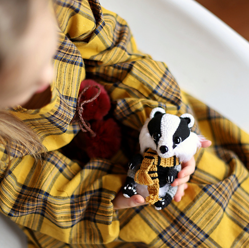 Ravelry: Badger Hufflepuff mascot pattern by Angelina Taranina
