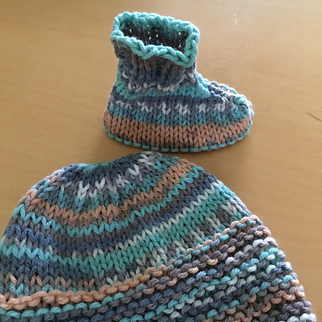 Ravelry LouDoubleKnitter's Baby Booties Hug Fair Isle