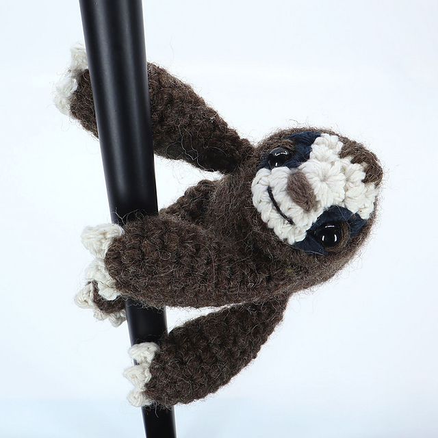 Simon the Sloth Amigurumi