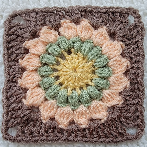 Solstråle Granny Square - Crochet Me Lovely