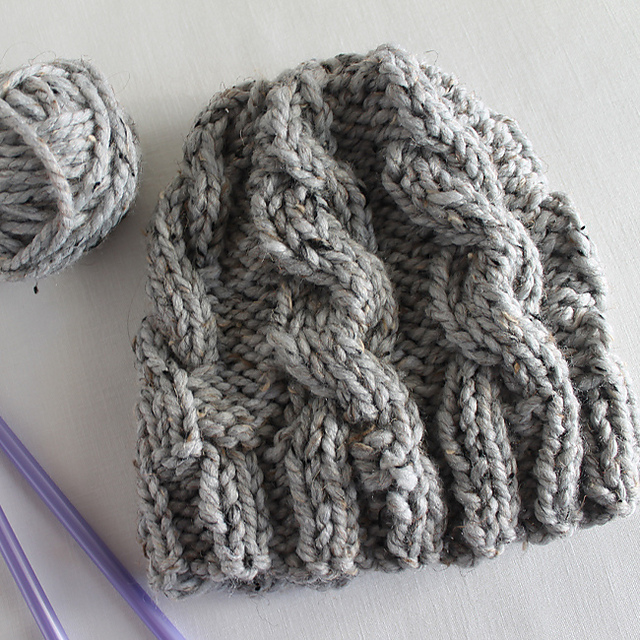 Ravelry Chunky Cable Hat pattern by Lula Lousie
