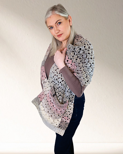 Granny's Tipple Pocket Shawl photo 10