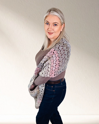 Granny's Tipple Pocket Shawl photo 12