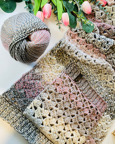 Granny's Tipple Pocket Shawl photo 5