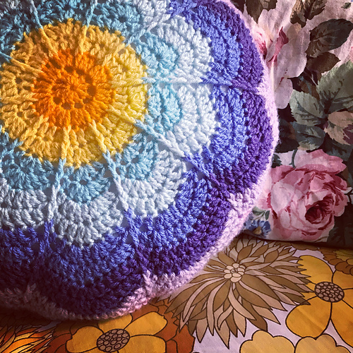 Ravelry Spoke Flower Blanket pattern by The Crochet Fix