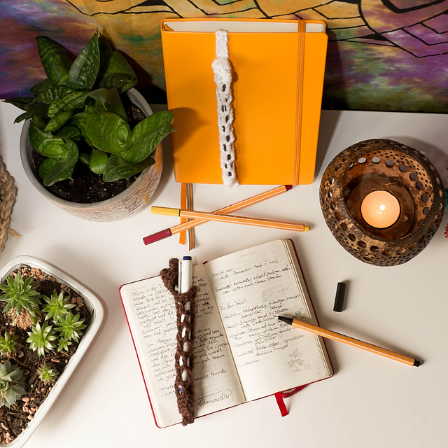 Ravelry Phemia Journal Pen Holder pattern by LumenMandala