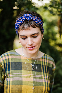Size 1 knit in Kelbourne Woolens Mojave in Electric Blue and Mauve