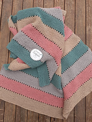 Reversible Garter Pram Blanket photo 3