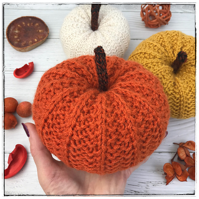 Ravelry Bibbity Bobbity Pumpkins pattern by Lynne Rowe