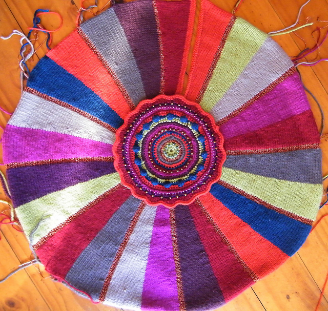 Ravelry LynneRubyRed's Ruby's Kaleidoscope Circle Cushion Cover