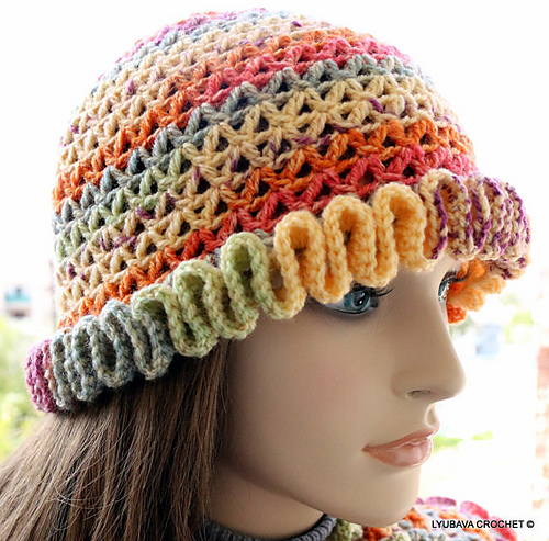 Ravelry: Women's Hat With Flower "Happy Autumn Colors" pattern by Milimagfa