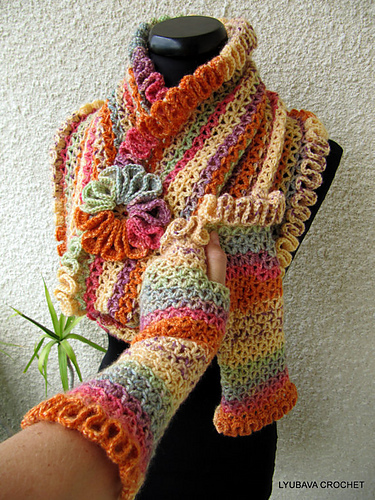 Ravelry: Women's Hat With Flower "Happy Autumn Colors" pattern by Milimagfa