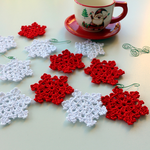 Ravelry: Easy Crochet Mini Snowflake pattern by Milimagfa