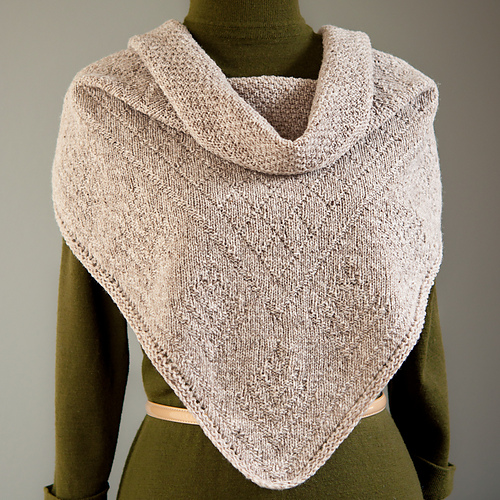 Ravelry Reversible Guernsey stitch shawl pattern by Lidia Tsymbal