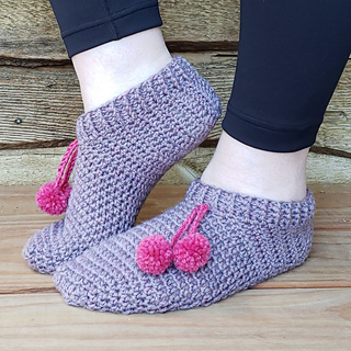 Ravelry: One Skein Joy Slippers pattern by Andee Graves