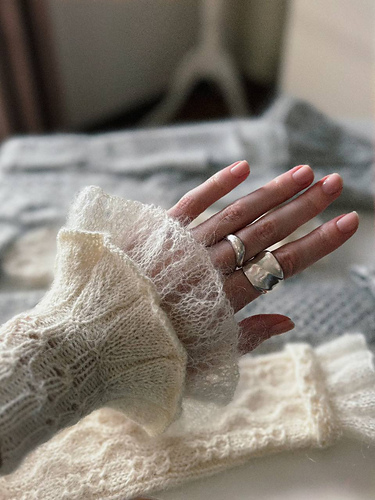 Four-in-One: winter hand accessory