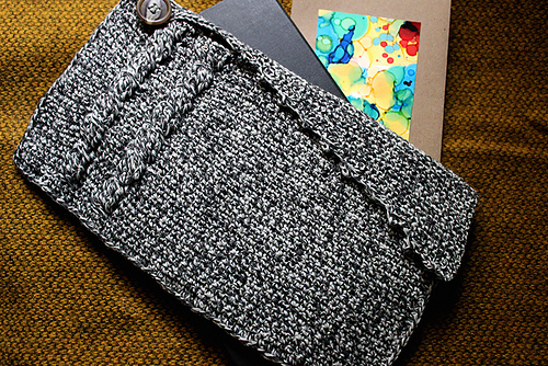 Cabled Clutch photo 6