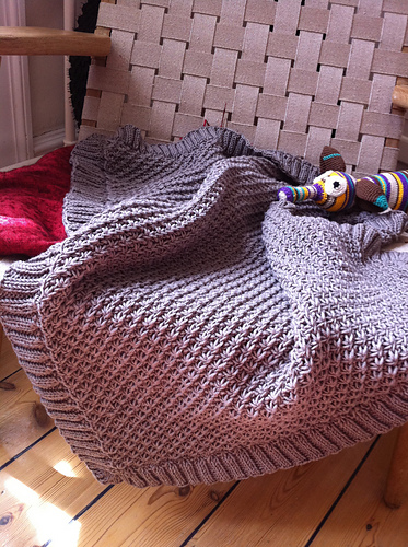 Babytæppe i daisy-stich/ Baby blanket in daisy stich photo 1
