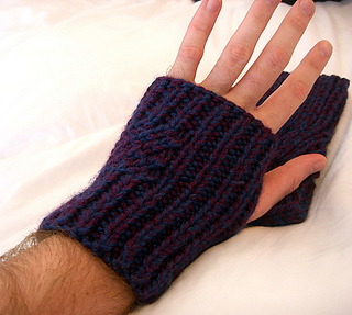 Ravelry: Herringbone Ribbed Mitts pattern by Coty Cockrell