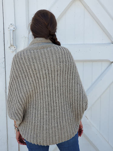 Ravelry: Rhody Shrug pattern by Martha Wissing