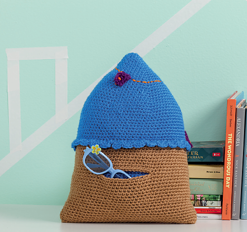 Ravelry: House Pillow pattern by Ana Paula Rimoli