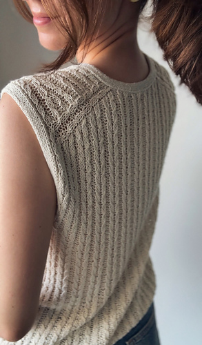 Size 2. Model Bust Measurement is 84 cm (33").