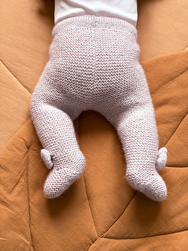 Thanks to the Reddit knitting wizards help, I just finished the first ...