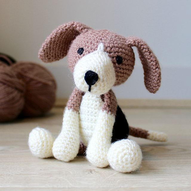crochet beagle