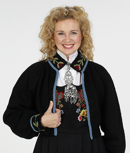 Bunadskofte Gudbrandsdalen festdrakt - Merete Norheim Strikkedesign