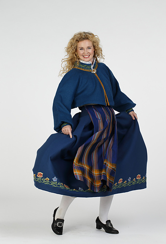 Bunadskofte Nordlandsbunad - Merete Norheim Strikkedesign