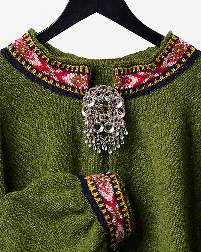 Bunadsjakke til bunader med vevde bånd - Merete Norheim Strikkedesign