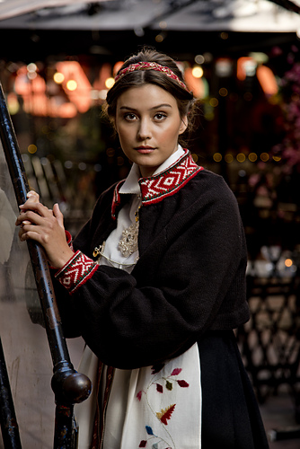 Bunadsjakke til bunader med vevde bånd - Merete Norheim Strikkedesign