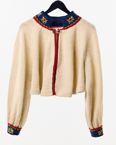 Bunadsjakke til Løkenbunad - Merete Norheim Strikkedesign