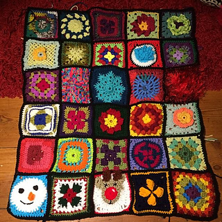 The last 30 - you can clearly see the festive theme at the very end. I made a square up until Boxing Day - 360 squares with five days over for joining and edging
