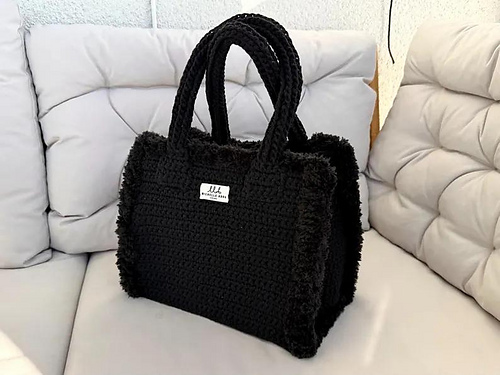 "Barcelona Handbag 26"