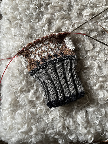 Chubby Sheep Votter - byMindknitters