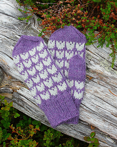 Nordic Tulip Colorwork Mittens