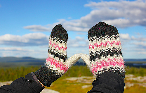 Nordic Drift of Snow mittens