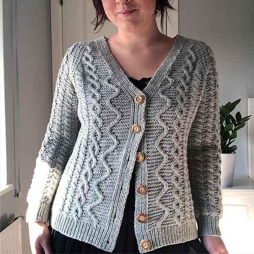 Cableskjerd Cardigan - byMrsWallgren