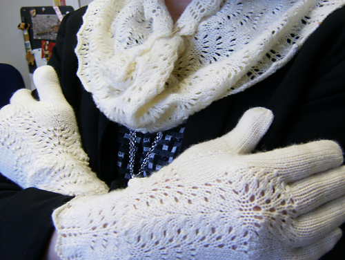 Plumes (Gloves and Neck Warmer) photo 1