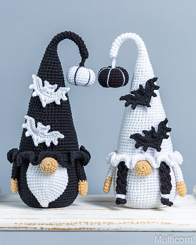 Gnomes Couple with Bats