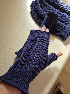 Mitten Sample Knit by test knitter Jenn Watkins