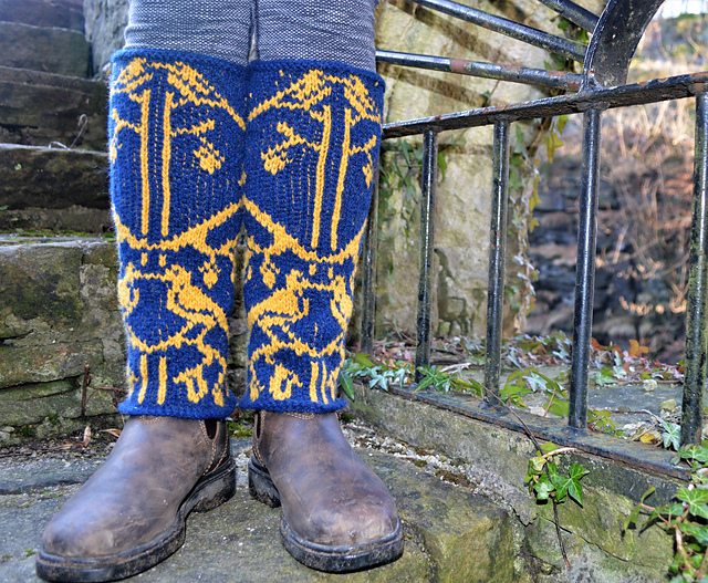 Ravelry MunroSisters3's Kissing birds leg warmers