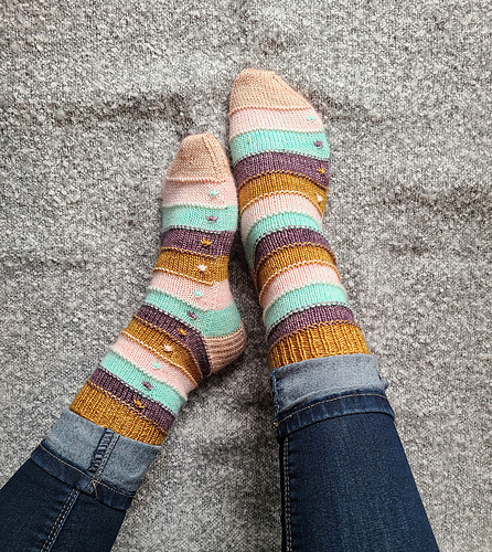 Ravelry: Little Shell Socks pattern by Natasha Kaitlin