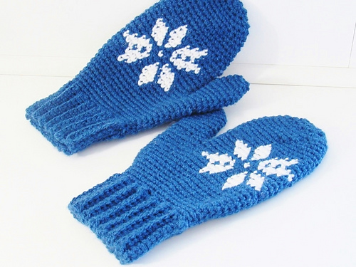 Ravelry: Snowflake Mittens pattern by CrochetDreamz