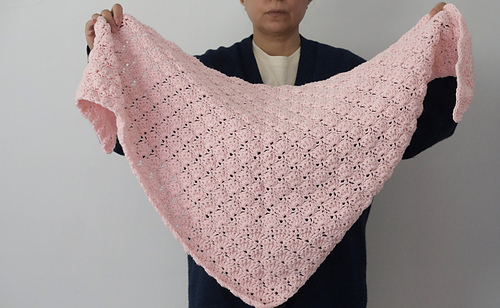Triangular shell shawl