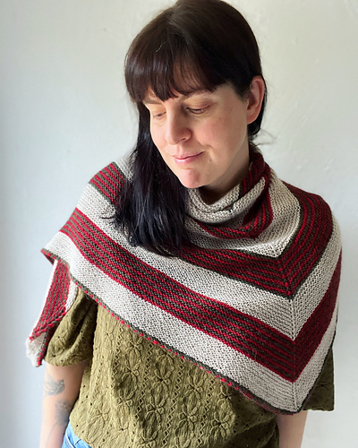 Ravelry: Easy Triangle pattern by Nadia Crétin-Léchenne