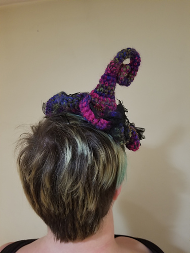 Ravelry: Witch Hat Mini Fascinator pattern by Laura Moriarty