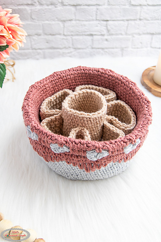 Heart Basket with Flower Divider photo 1