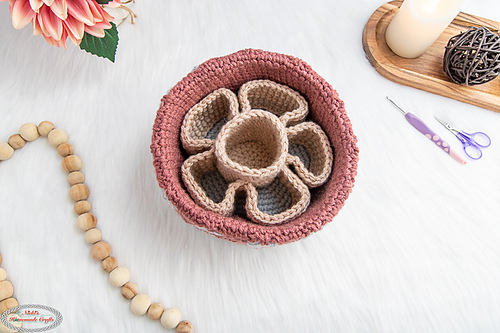 Heart Basket with Flower Divider photo 7